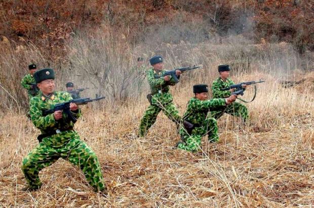 北朝鮮軍の迷彩服が酷すぎるｗｗｗｗｗｗｗｗｗ（画像あり）