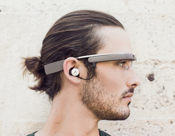 Google、新型2代目「Google Glass（グーグルグラス）」の写真を公開（画像/動画） - 新モデルではサングラスやメガネとの併用が可能